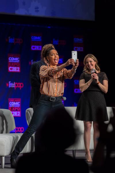 C2E2 2018 - Leaves of the Wind - Gina Torres and Alan Tudyk