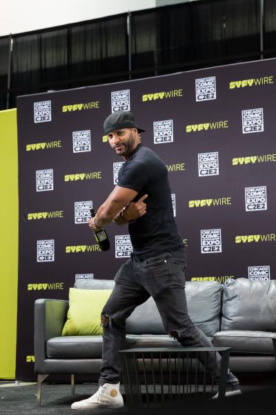 C2E2 2018 - SyFy Wire's Fangrrls - Ricky White and Yetide Badaki Talk 'American Gods'
